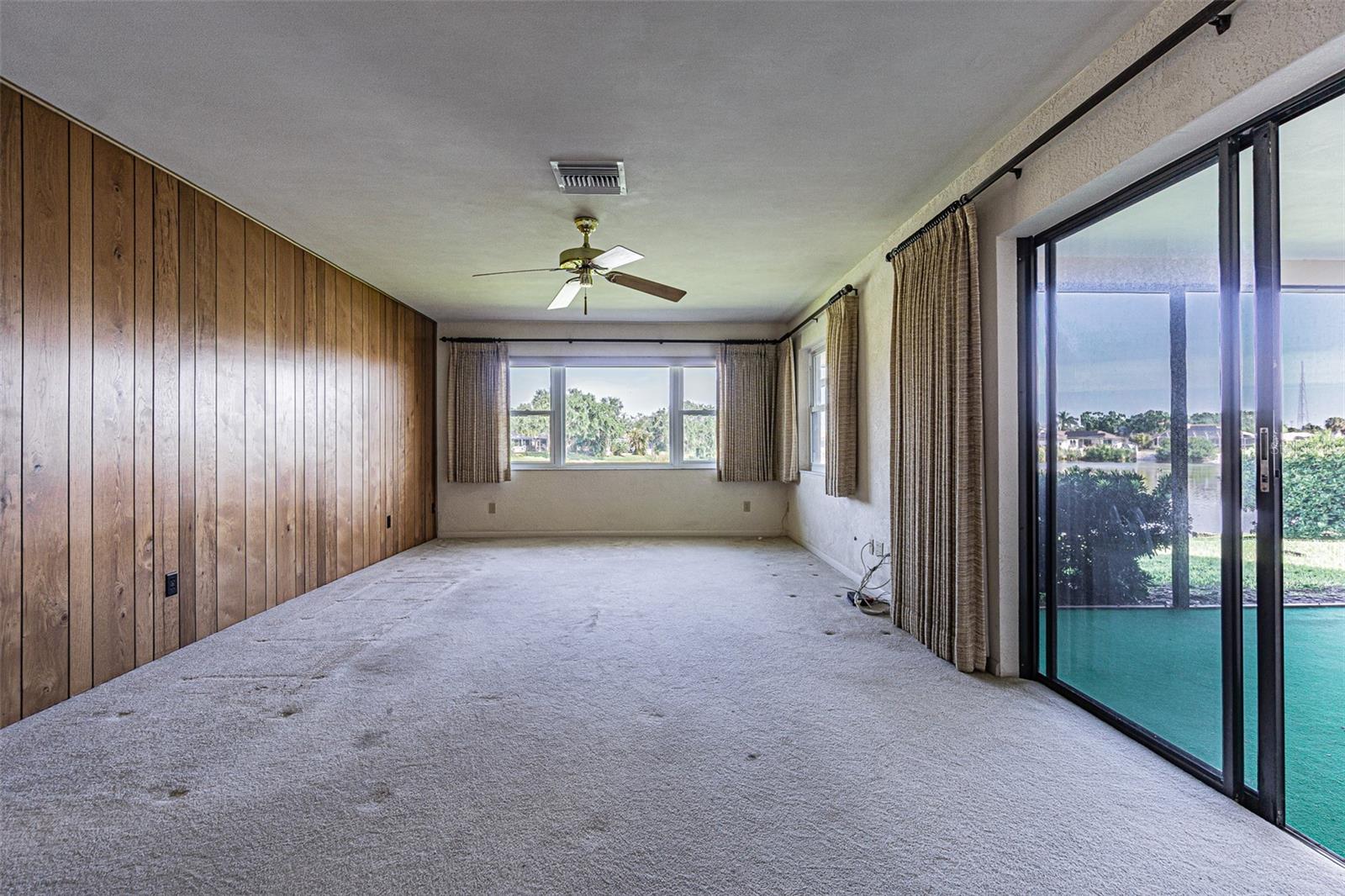 601 RIVIERA BAY DR NE, ST PETERSBURG, FL, 33702