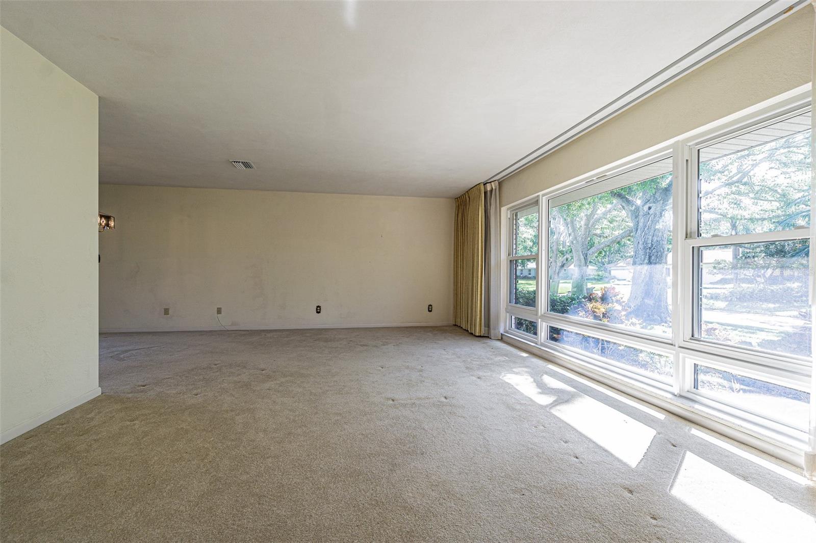 601 RIVIERA BAY DR NE, ST PETERSBURG, FL, 33702