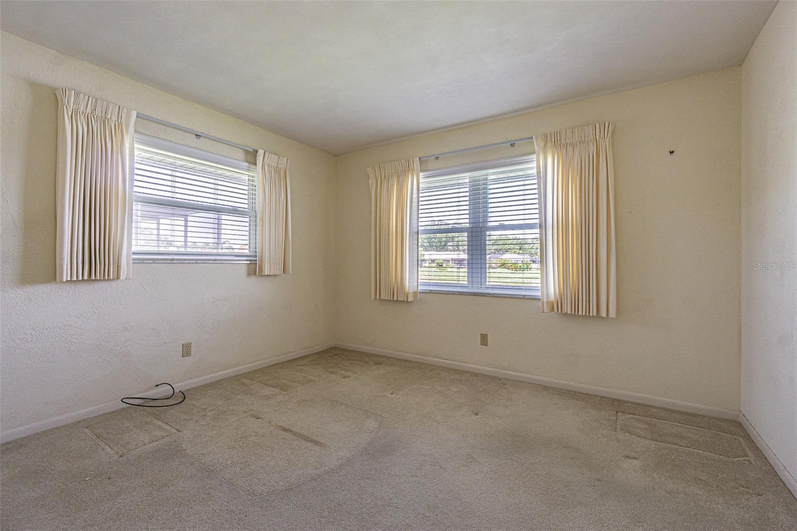 601 RIVIERA BAY DR NE, ST PETERSBURG, FL, 33702