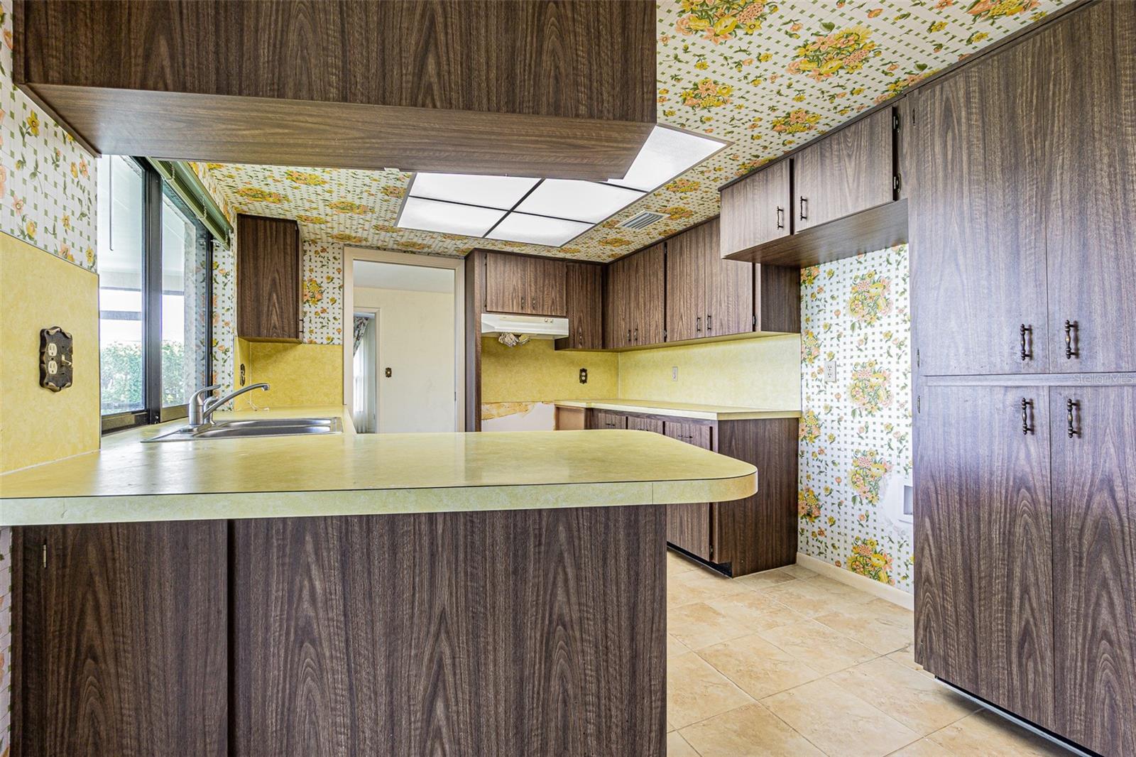 601 RIVIERA BAY DR NE, ST PETERSBURG, FL, 33702