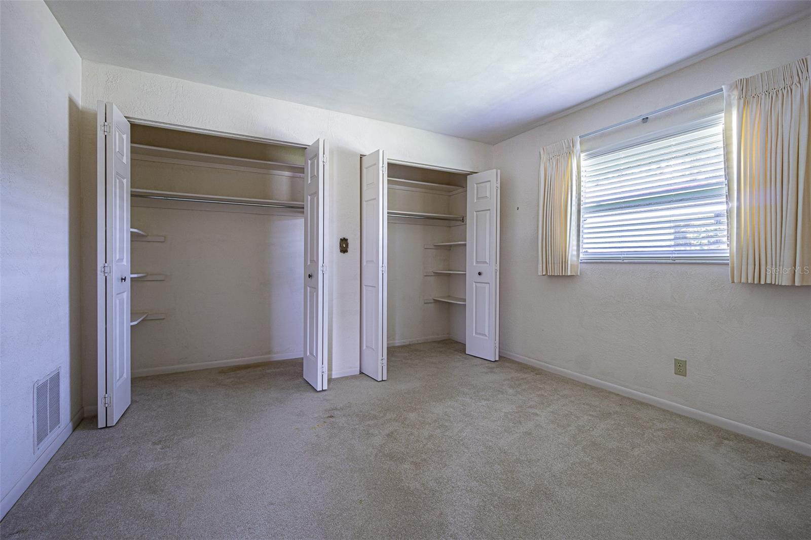 601 RIVIERA BAY DR NE, ST PETERSBURG, FL, 33702