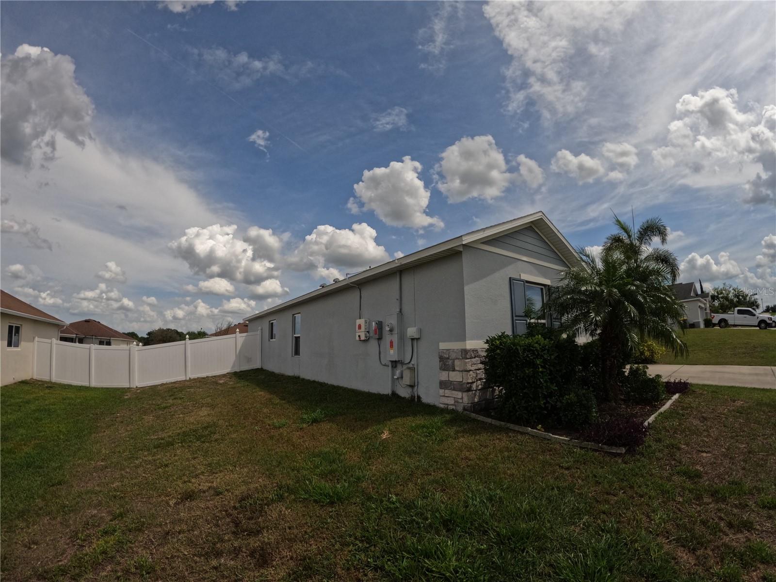 2256 GLADIOLUS LN, MASCOTTE, FL, 34753