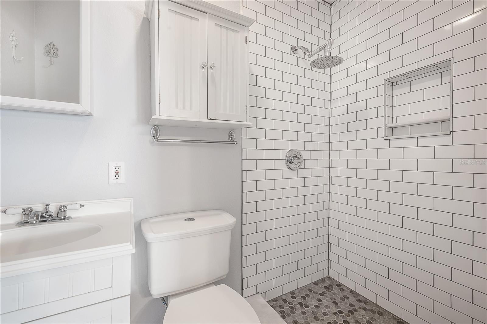 210 W HANNA AVE, TAMPA, FL, 33604