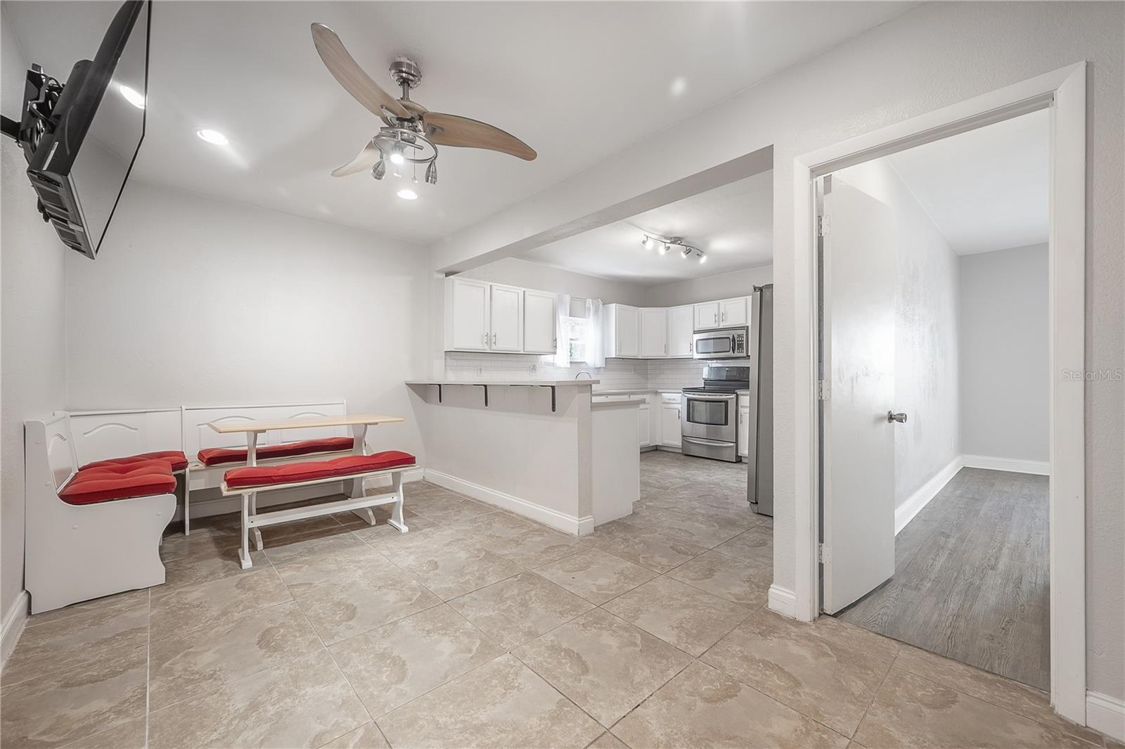 210 W HANNA AVE, TAMPA, FL, 33604