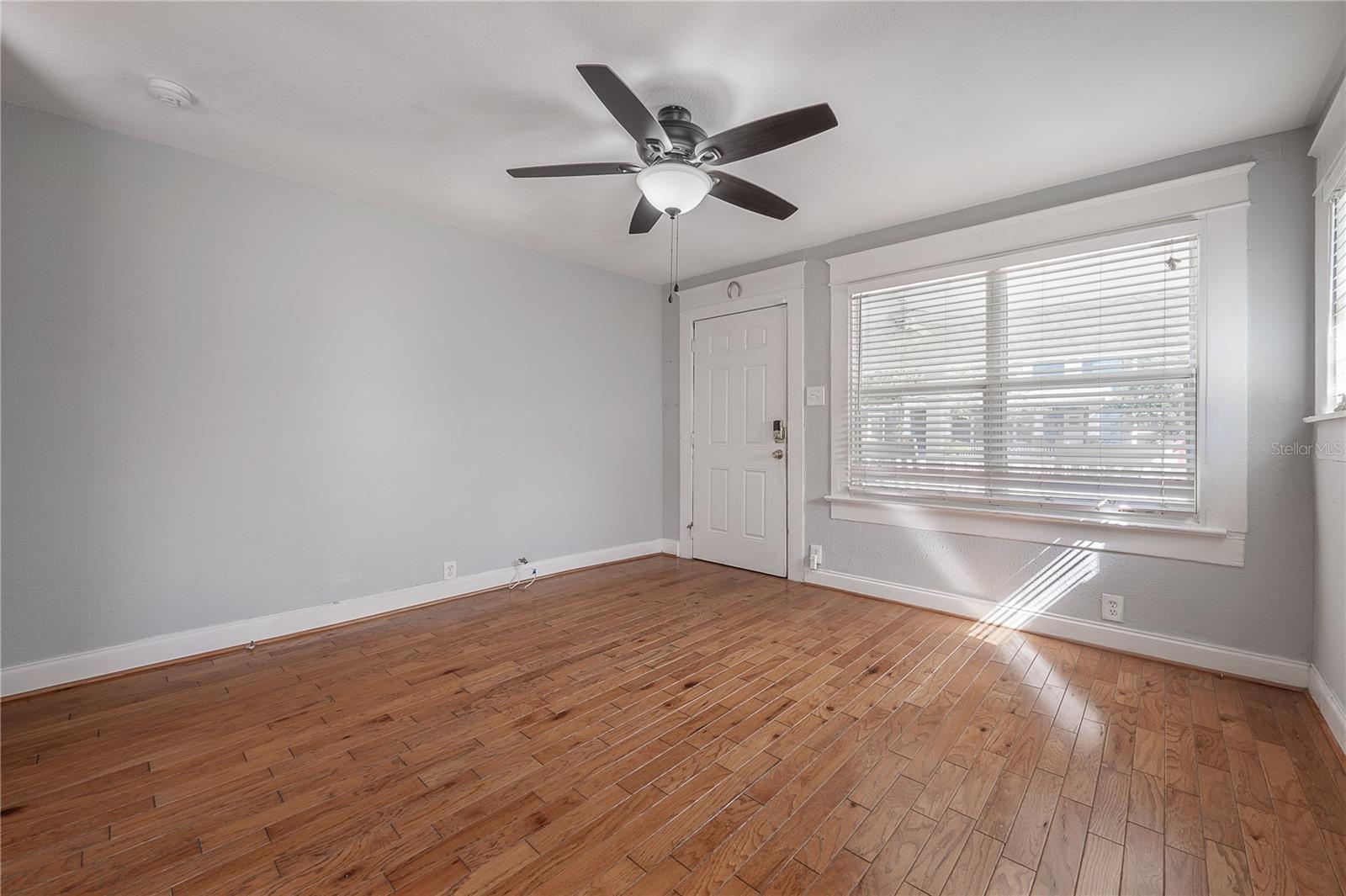 210 W HANNA AVE, TAMPA, FL, 33604