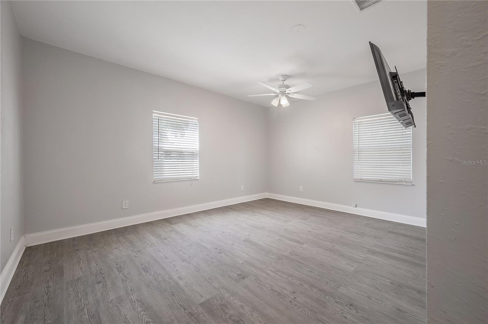 210 W HANNA AVE, TAMPA, FL, 33604
