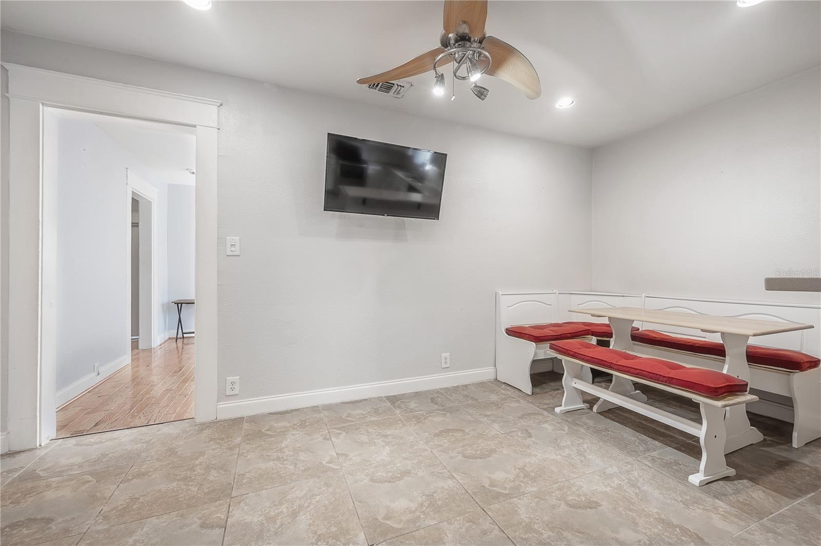 210 W HANNA AVE, TAMPA, FL, 33604