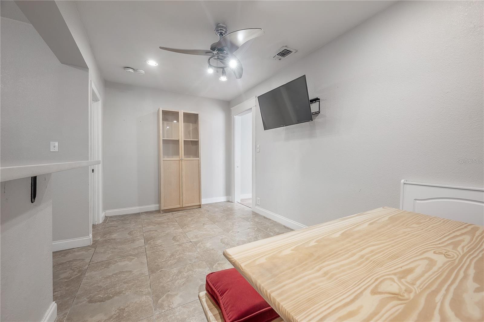 210 W HANNA AVE, TAMPA, FL, 33604