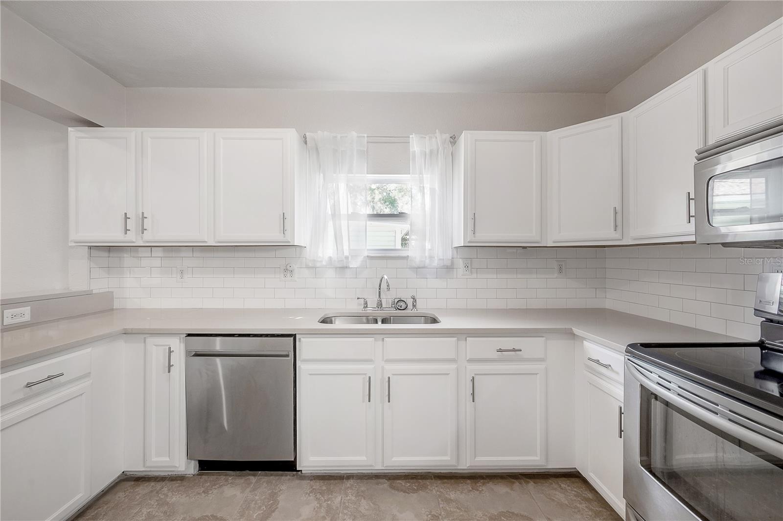 210 W HANNA AVE, TAMPA, FL, 33604
