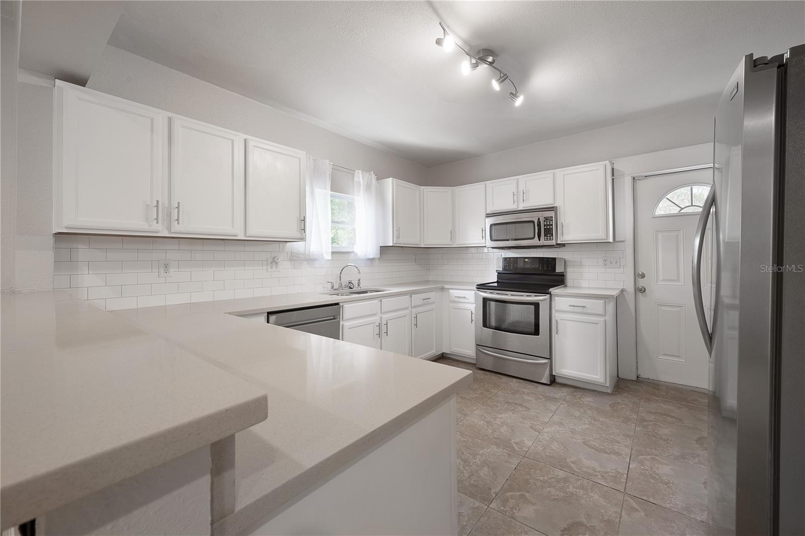 210 W HANNA AVE, TAMPA, FL, 33604