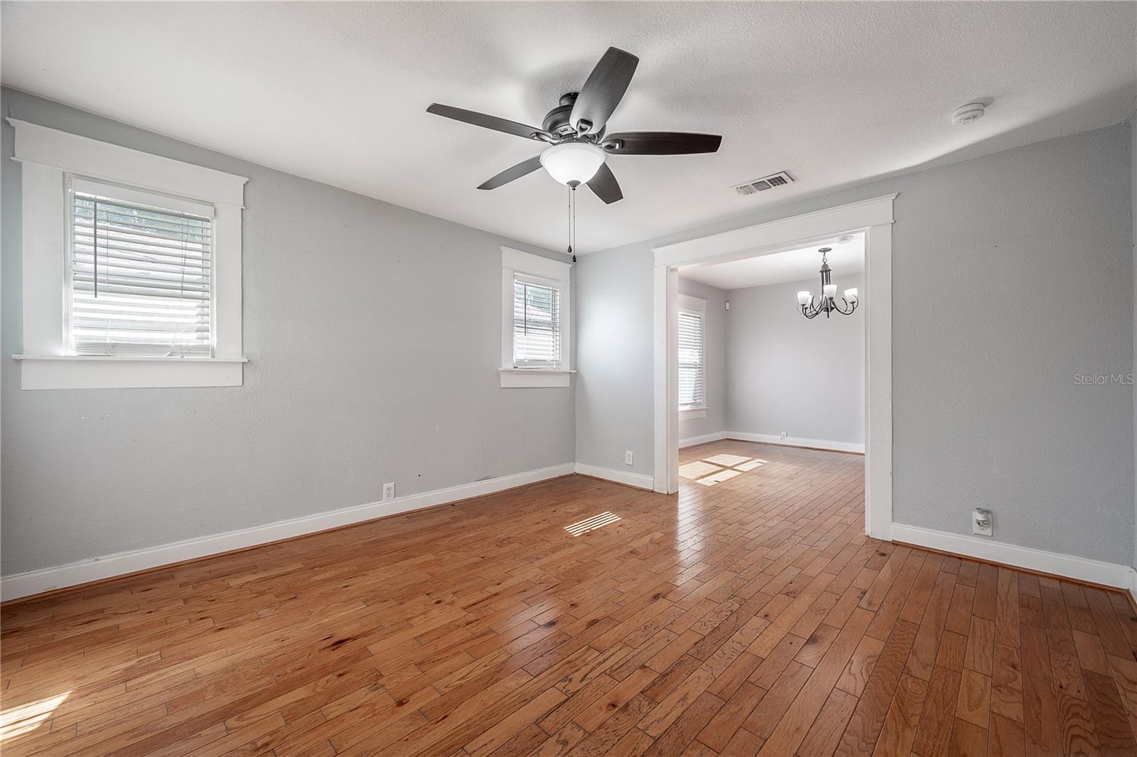 210 W HANNA AVE, TAMPA, FL, 33604