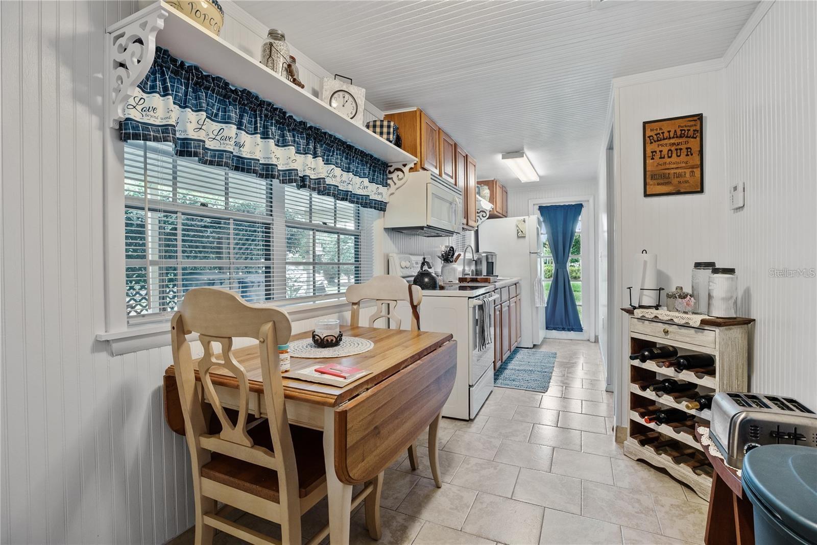 17301 ESTES RD, LUTZ, FL, 33548