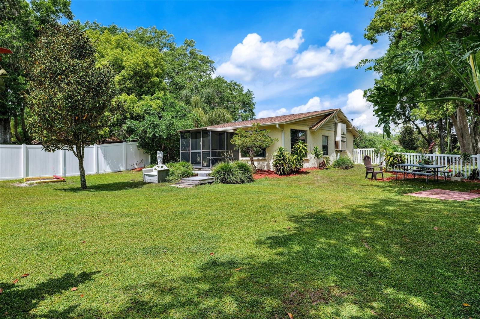 17301 ESTES RD, LUTZ, FL, 33548
