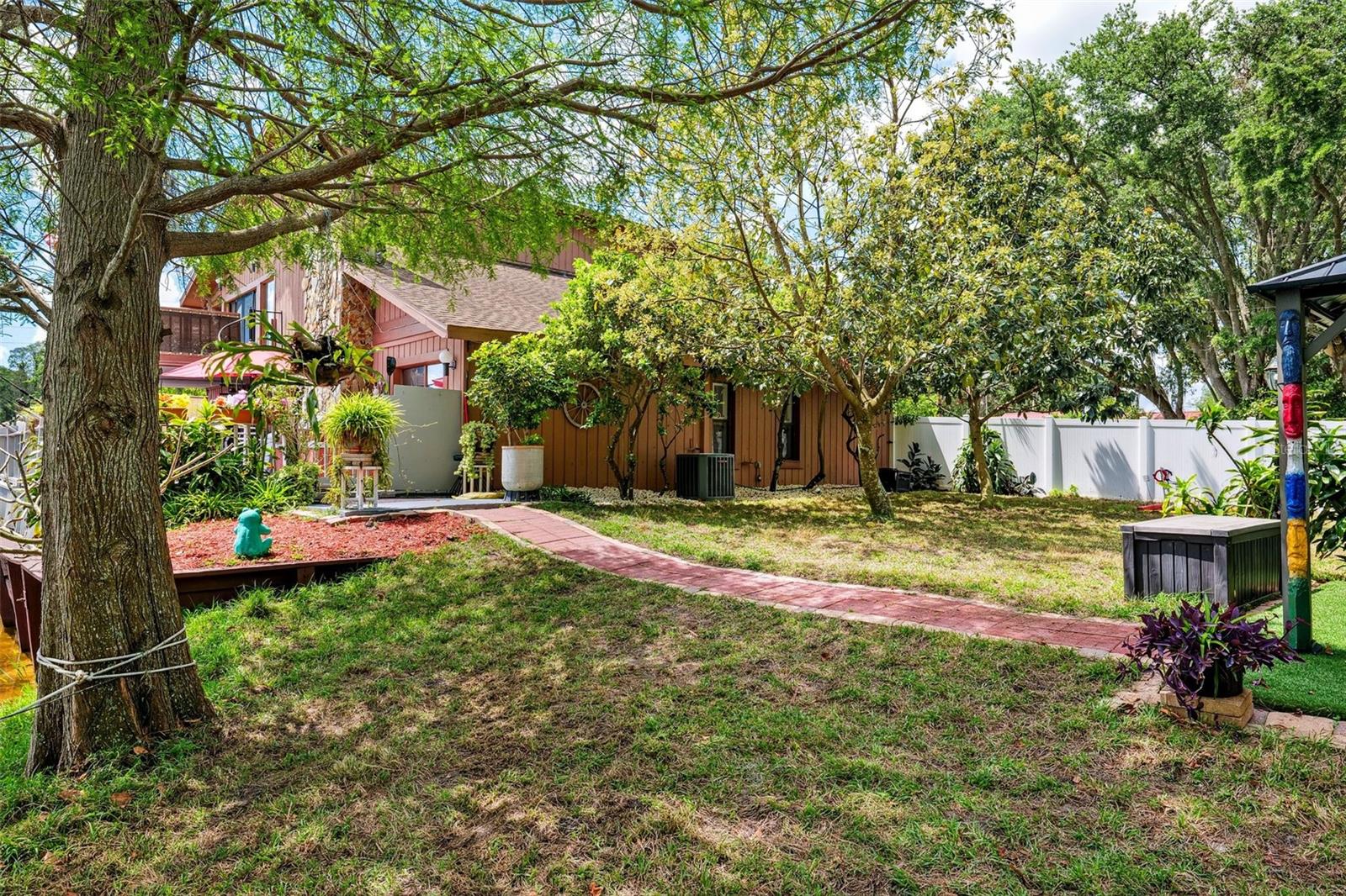 17301 ESTES RD, LUTZ, FL, 33548