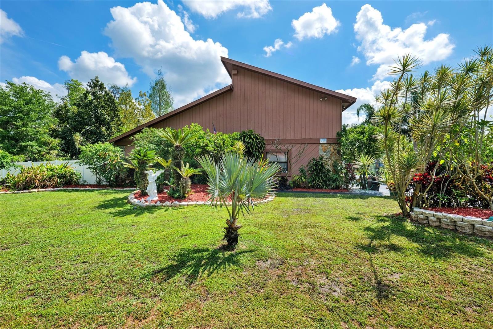 17301 ESTES RD, LUTZ, FL, 33548