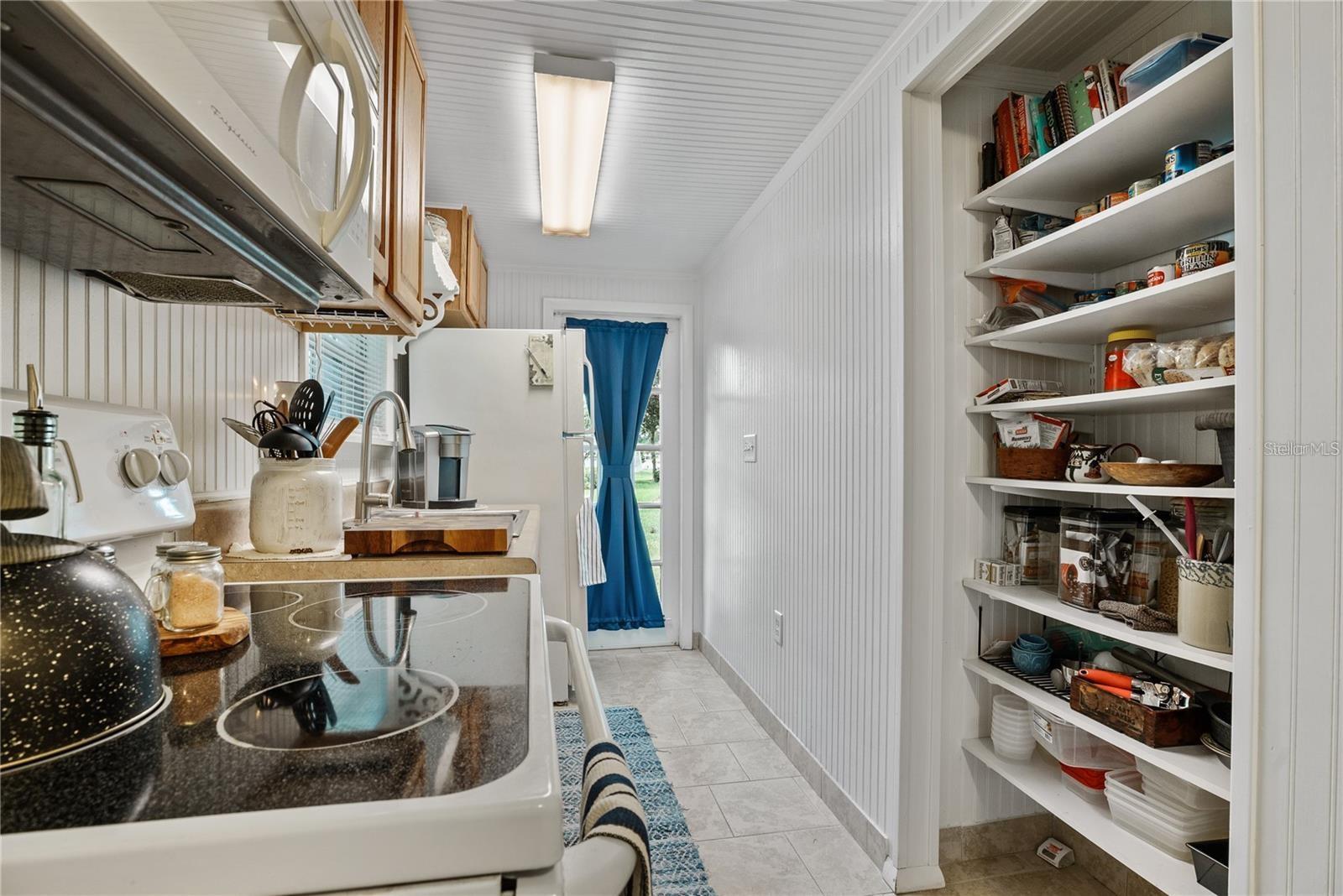 17301 ESTES RD, LUTZ, FL, 33548