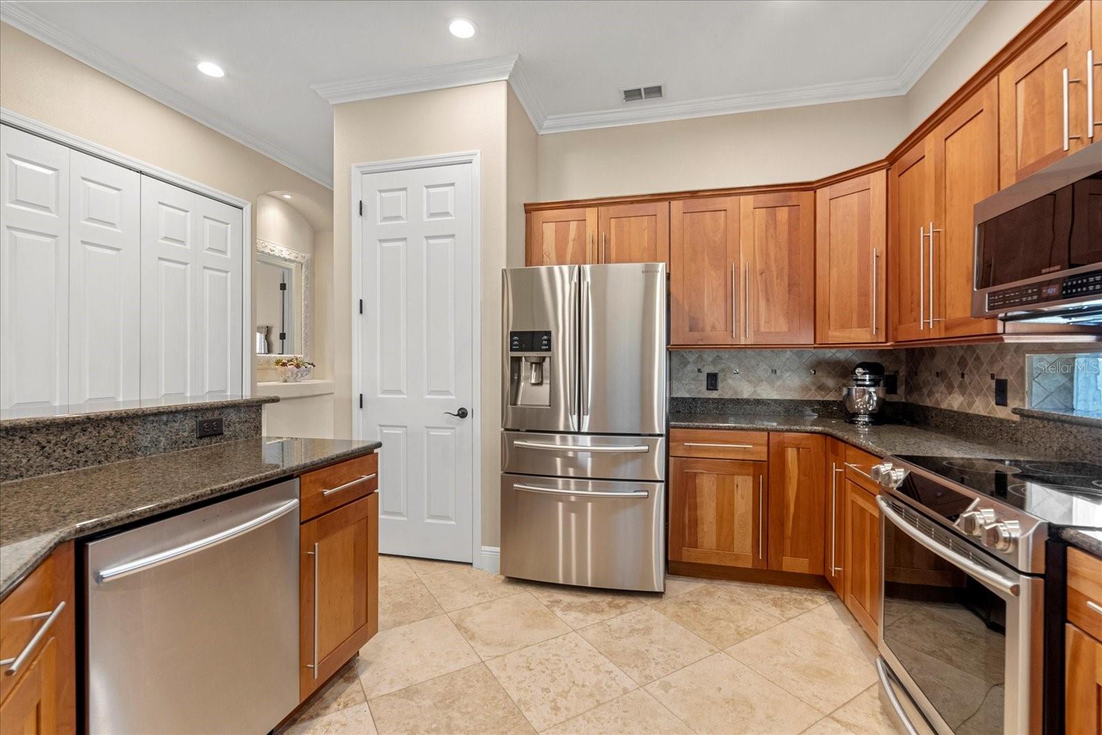 122 LOWER LAKE CT, DEBARY, FL, 32713