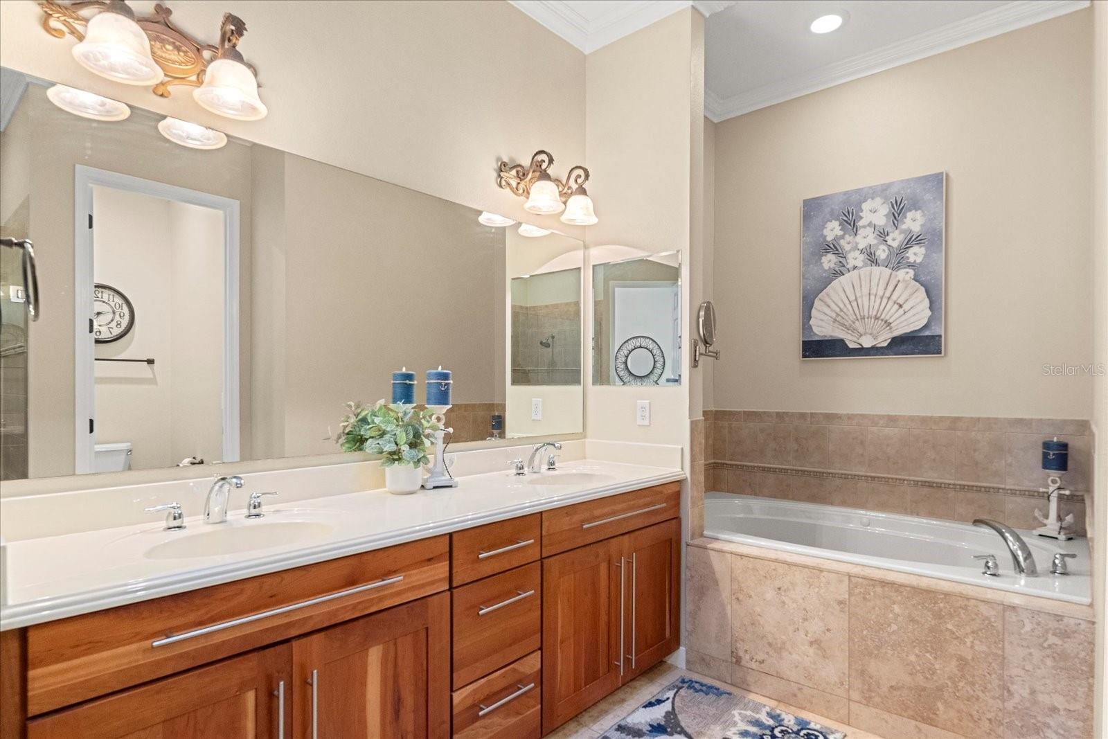 122 LOWER LAKE CT, DEBARY, FL, 32713