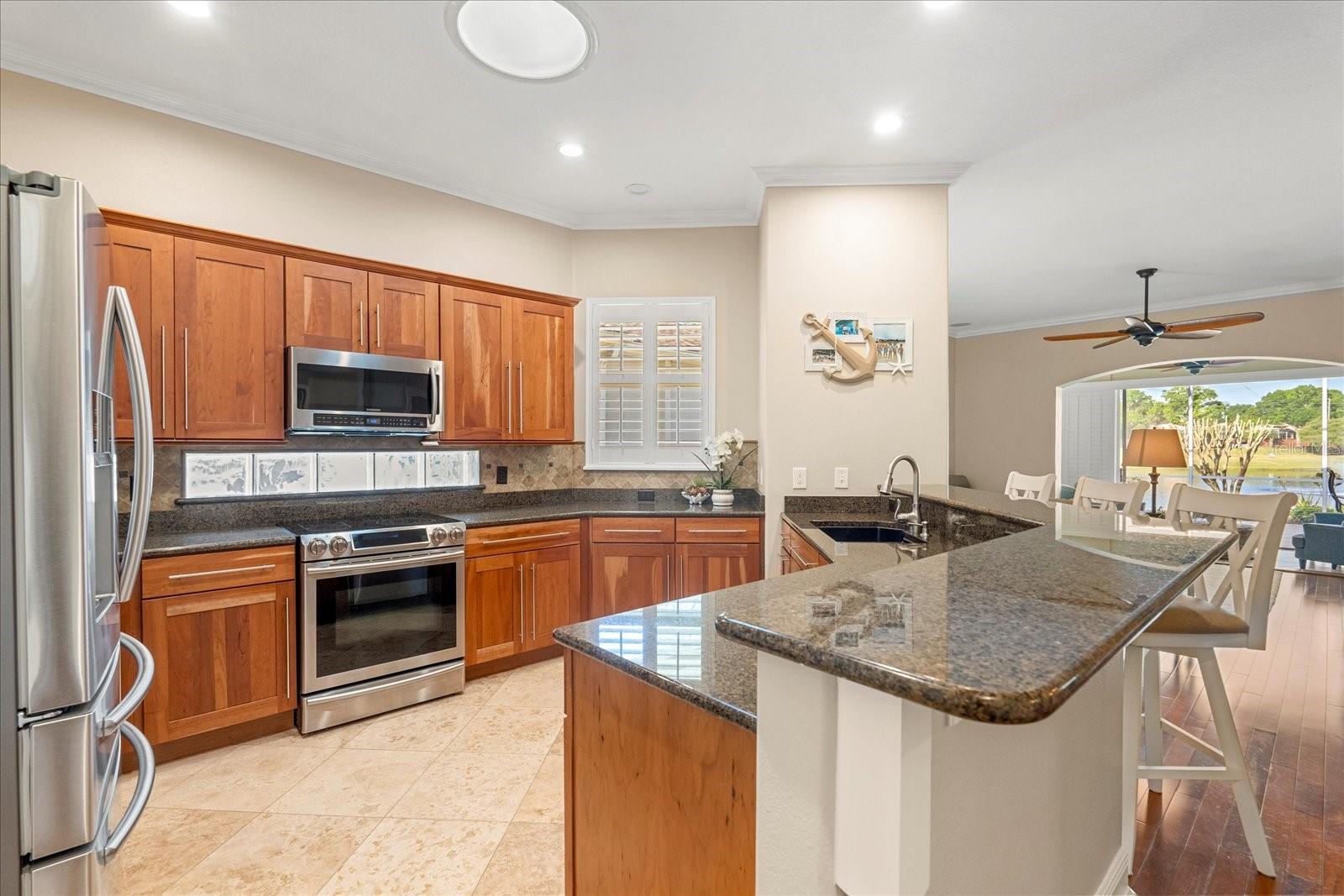 122 LOWER LAKE CT, DEBARY, FL, 32713