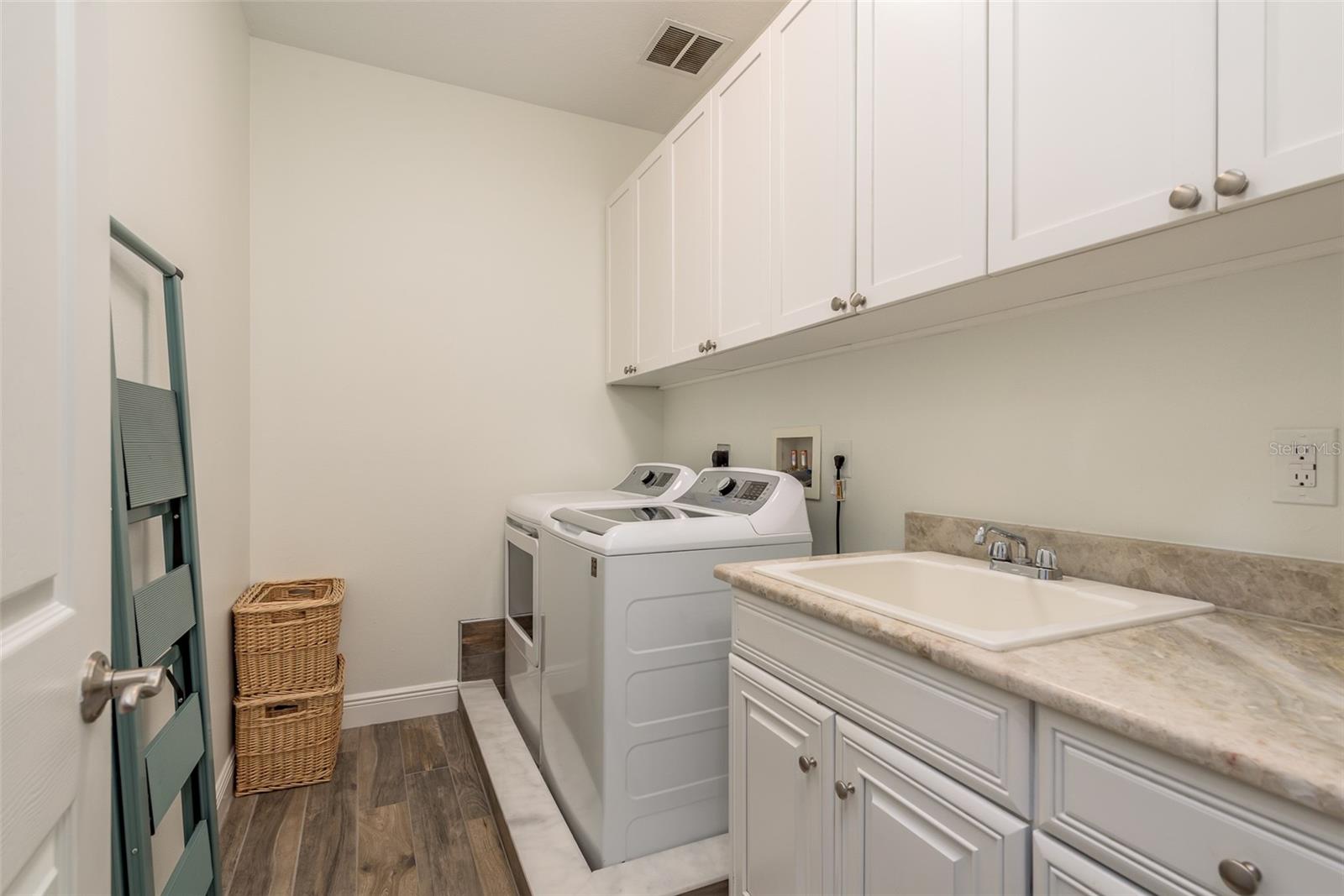 600 RESERVE LN, DUNEDIN, FL, 34698