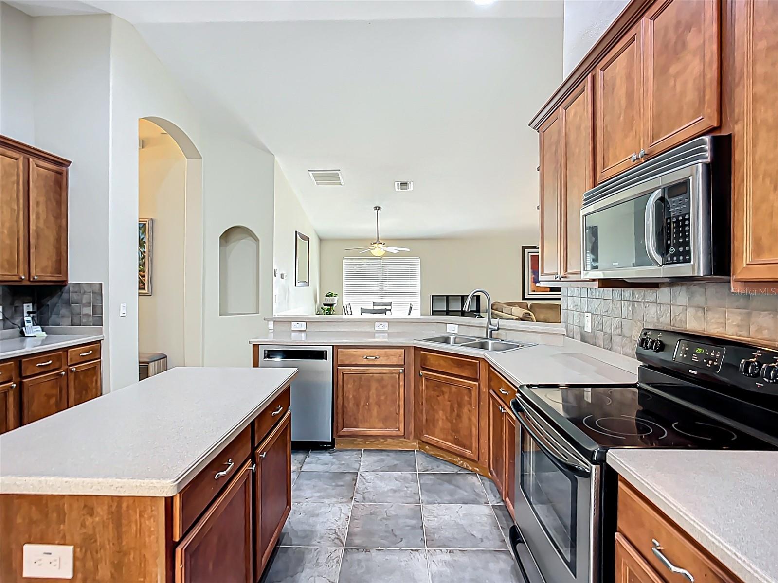 6812 GUILFORD BRIDGE DR, APOLLO BEACH, FL, 33572