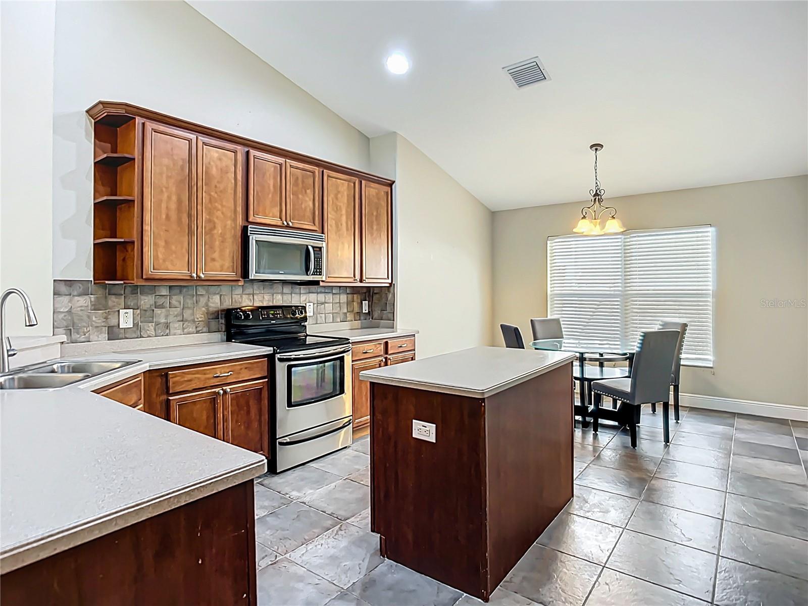 6812 GUILFORD BRIDGE DR, APOLLO BEACH, FL, 33572