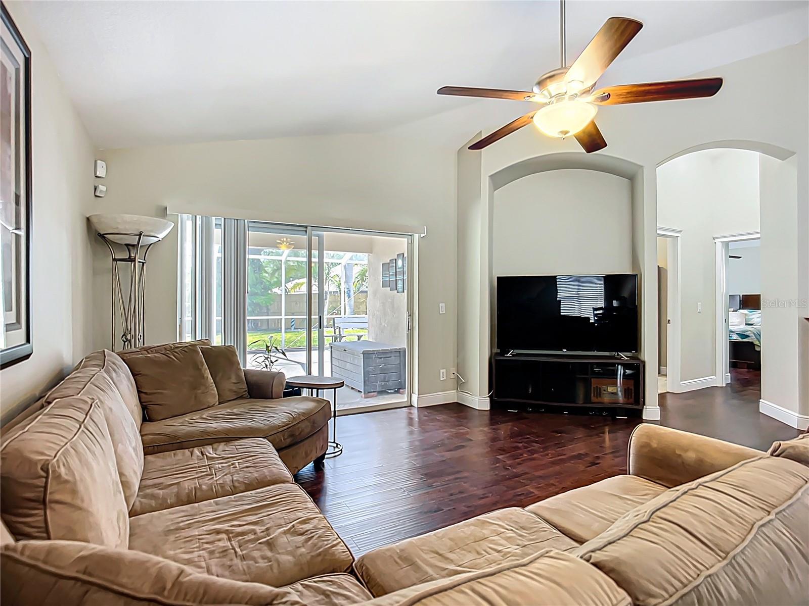 6812 GUILFORD BRIDGE DR, APOLLO BEACH, FL, 33572