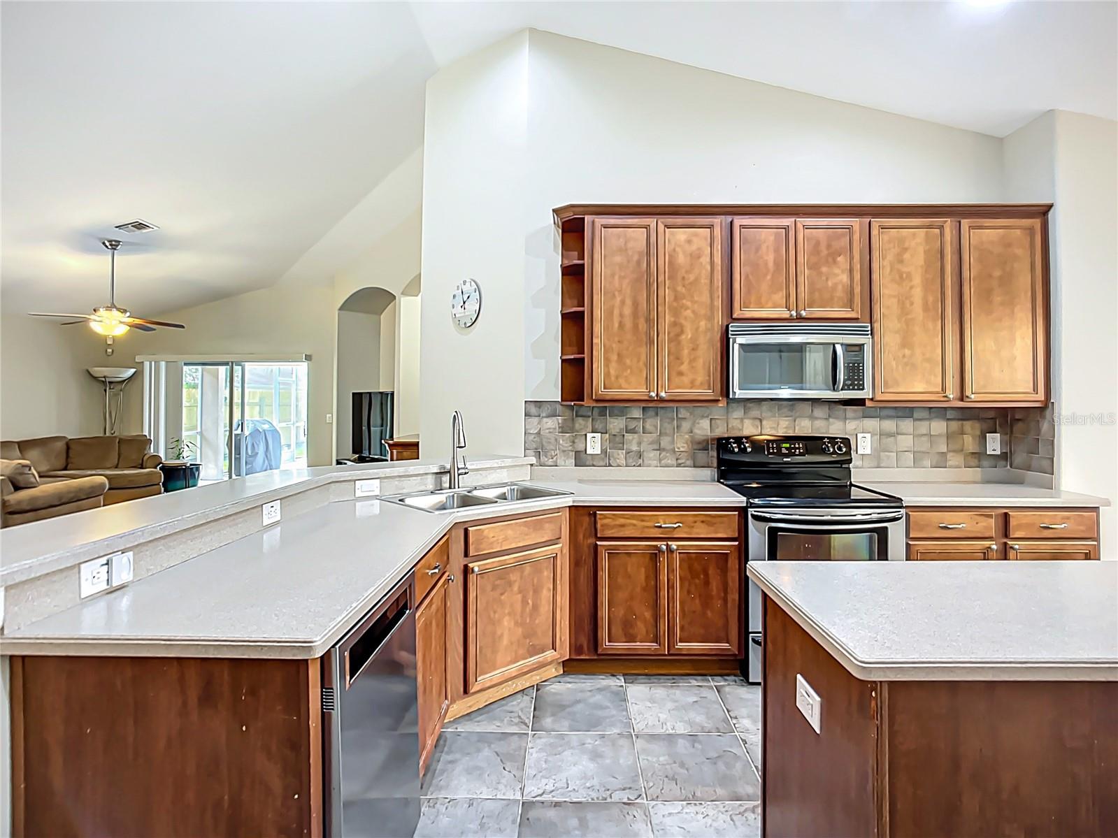6812 GUILFORD BRIDGE DR, APOLLO BEACH, FL, 33572