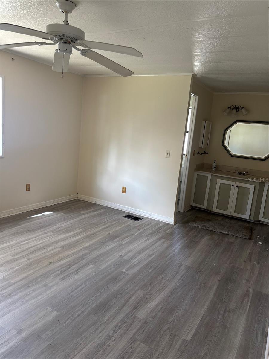 2066 MONTCLAIR RD, LEESBURG, FL, 34748