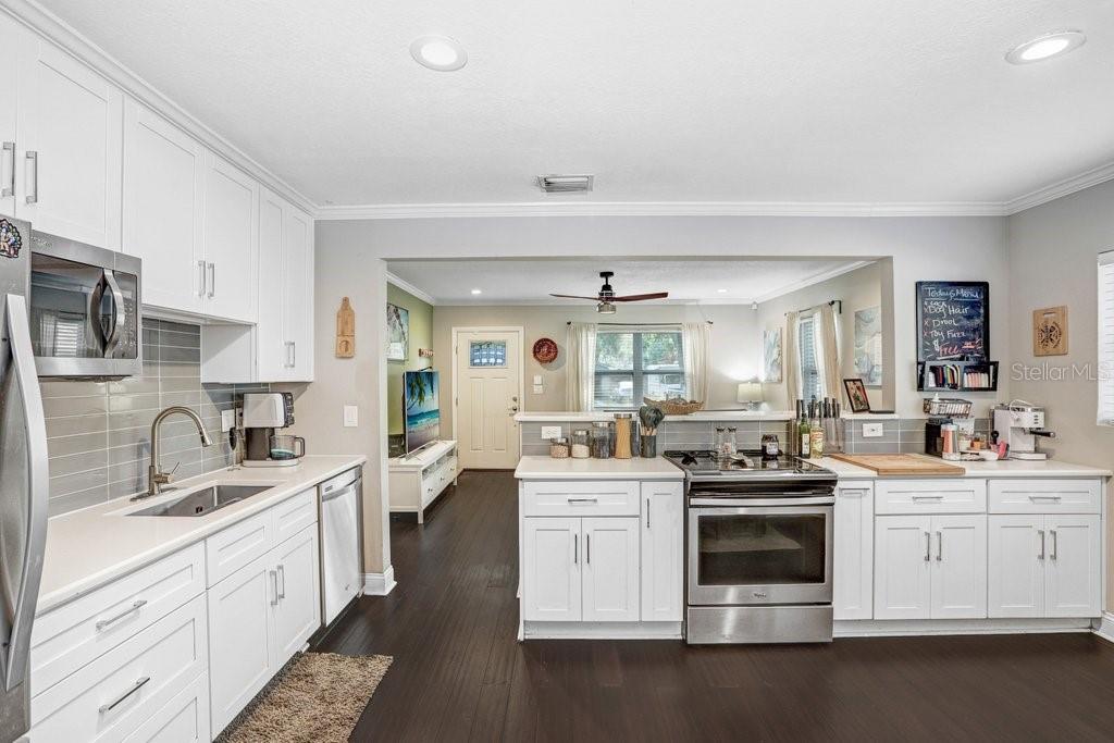 2001 E IDLEWILD AVE, TAMPA, FL, 33610