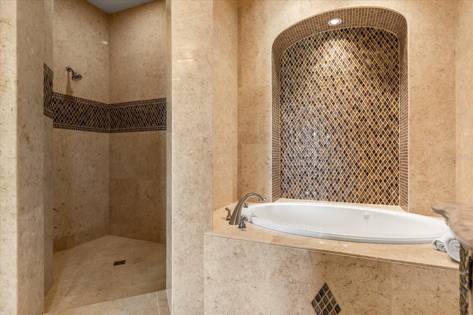 O6296135 Property Photo