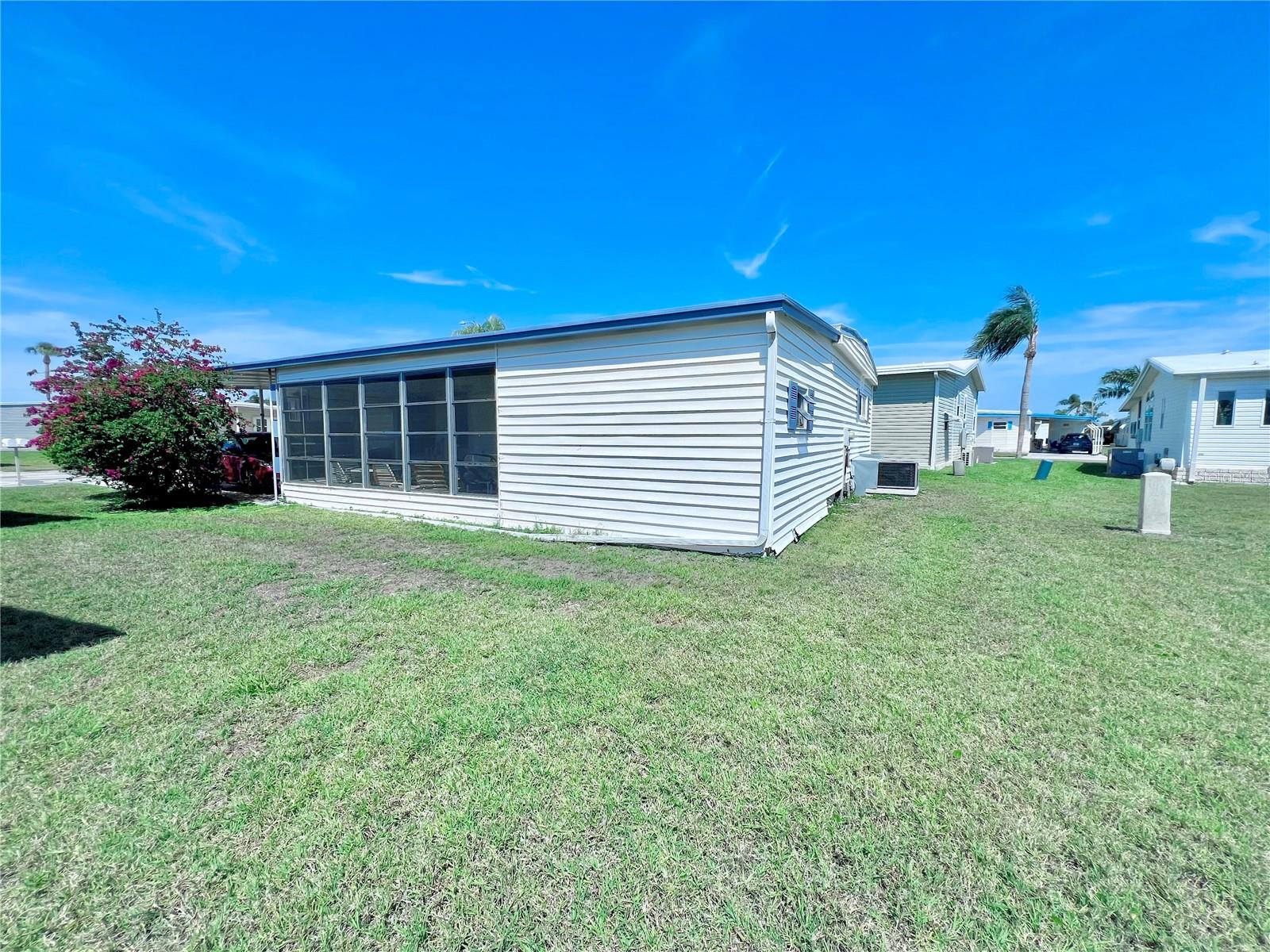 1100 BELCHER RD S #523, LARGO, FL, 33771
