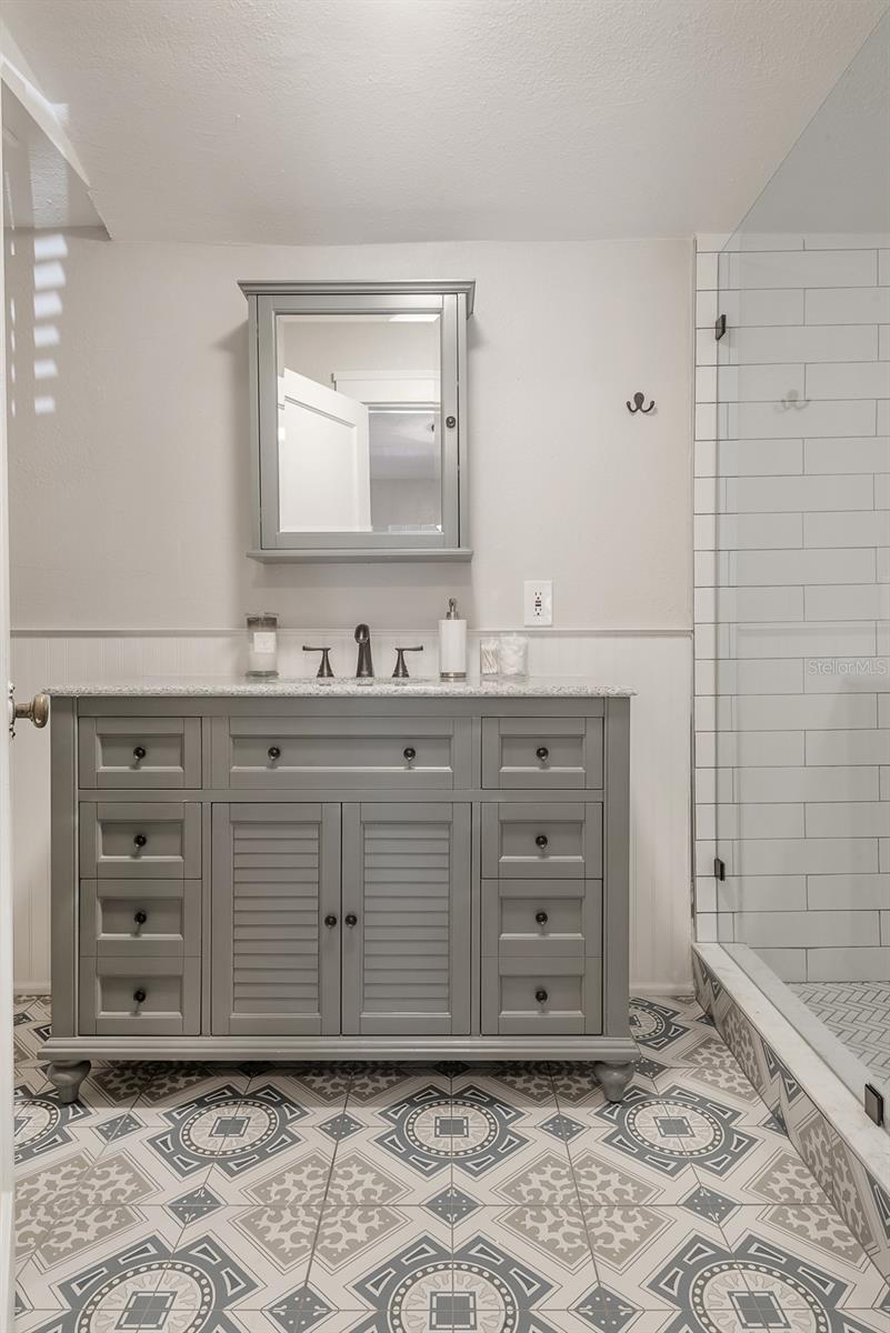 503 W IDLEWILD AVE, TAMPA, FL, 33604