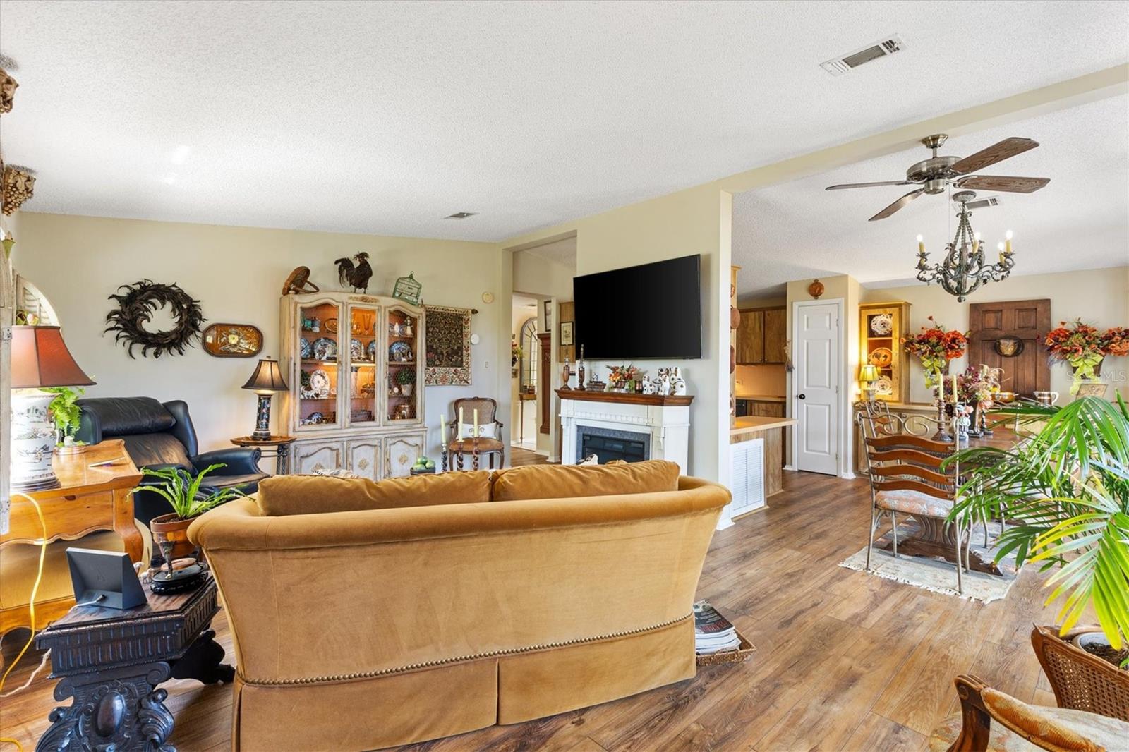 1639 W SCHWARTZ BLVD, THE VILLAGES, FL, 32159