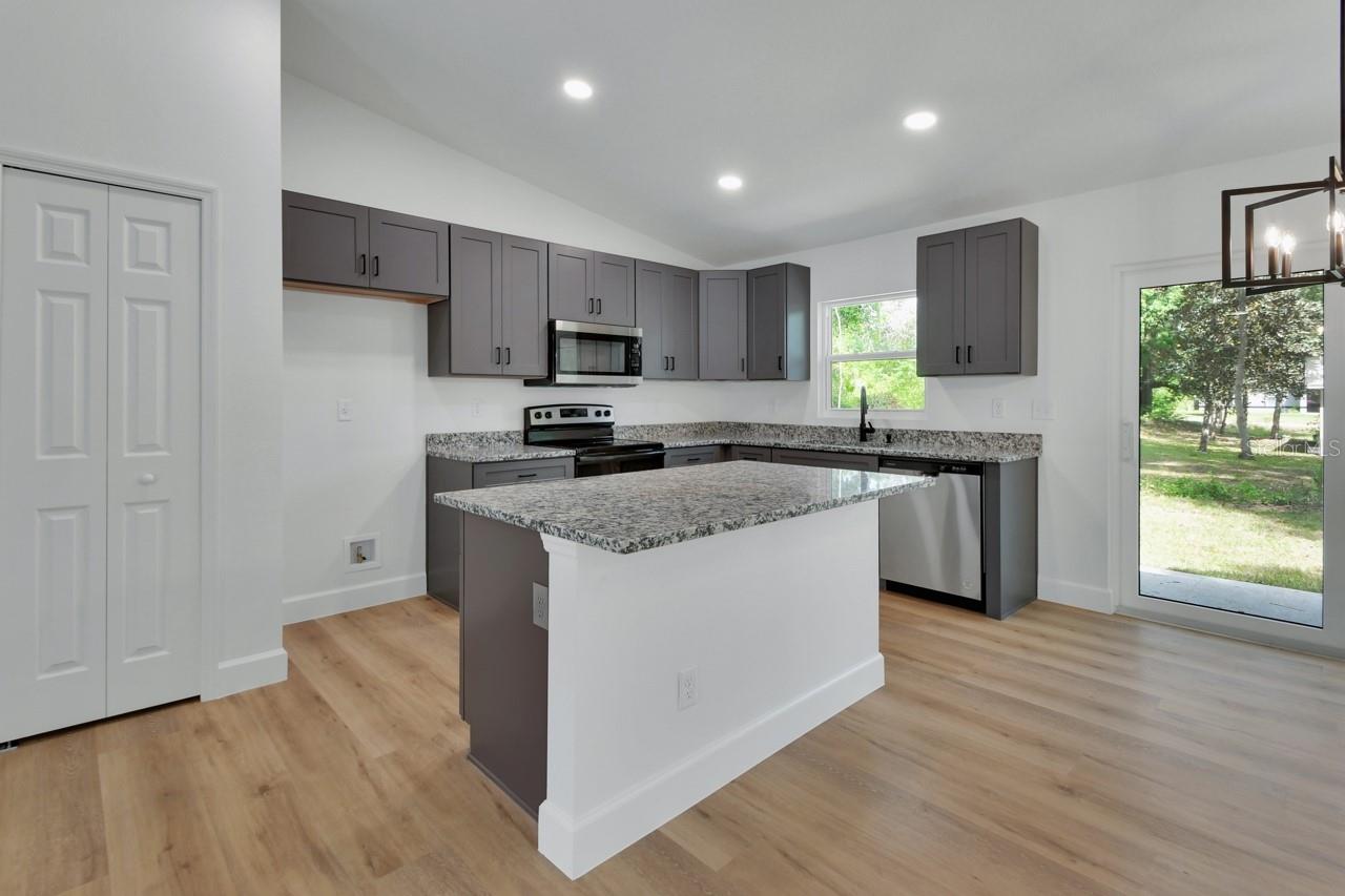 1427 18TH ST, ORANGE CITY, FL, 32763
