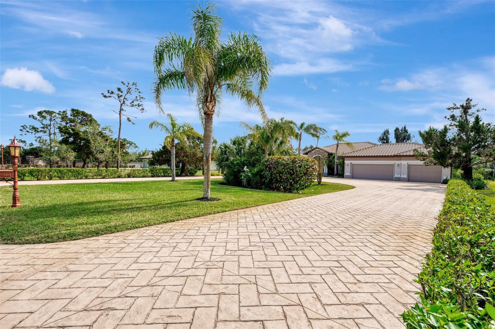910 PARK PLACE DR, ENGLEWOOD, FL, 34223
