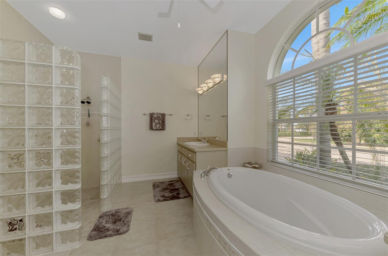 910 PARK PLACE DR, ENGLEWOOD, FL, 34223