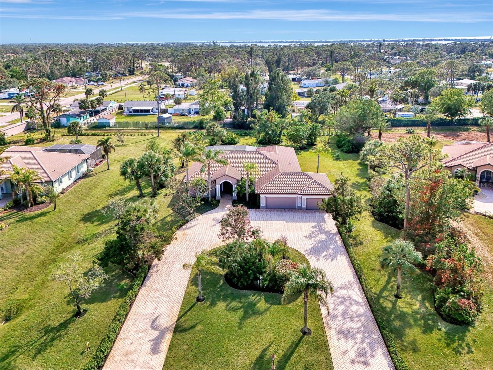 910 PARK PLACE DR, ENGLEWOOD, FL, 34223