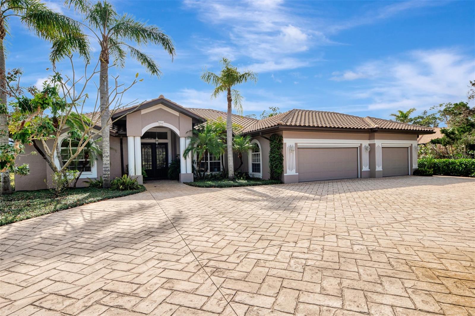 910 PARK PLACE DR, ENGLEWOOD, FL, 34223