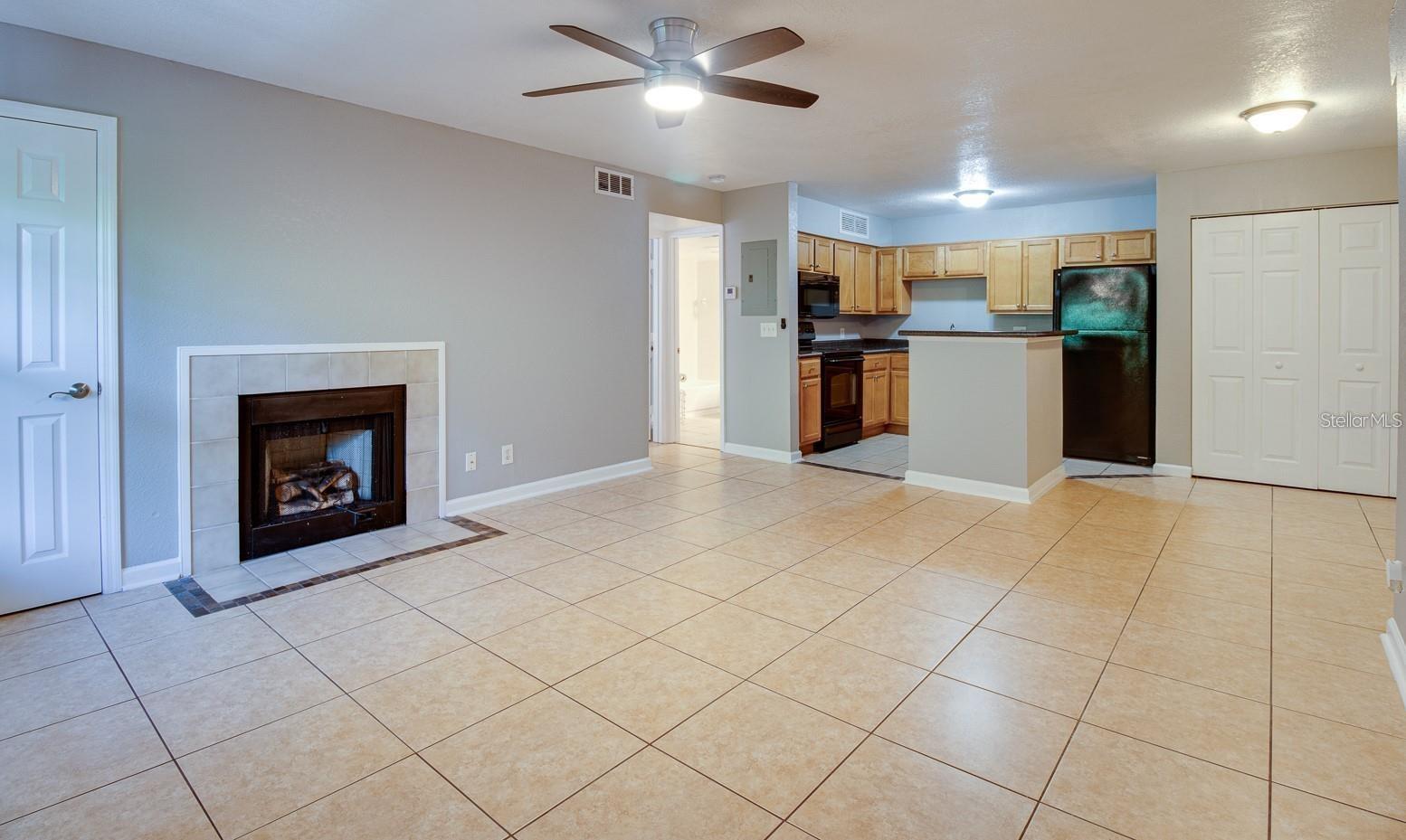 415 LAKEPOINTE DR #202, ALTAMONTE SPRINGS, FL, 32701
