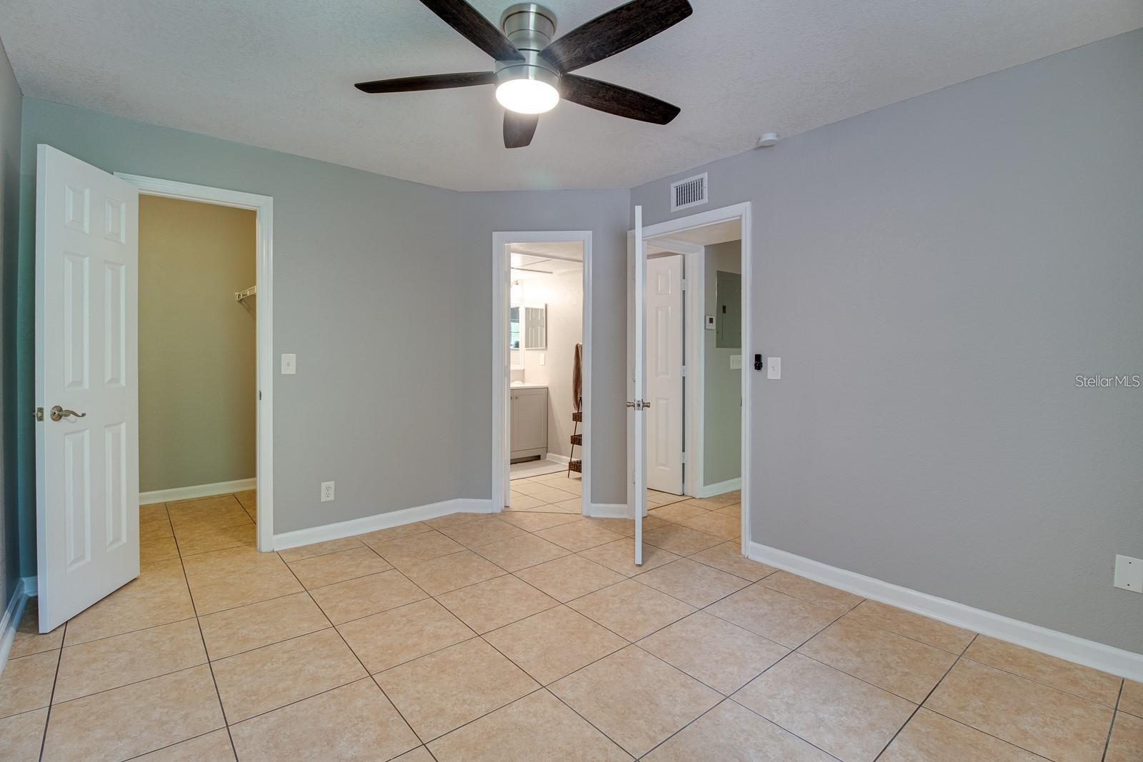 415 LAKEPOINTE DR #202, ALTAMONTE SPRINGS, FL, 32701