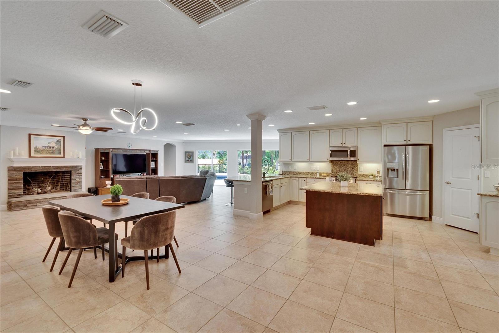 2714 LITTLE RD, VALRICO, FL, 33596