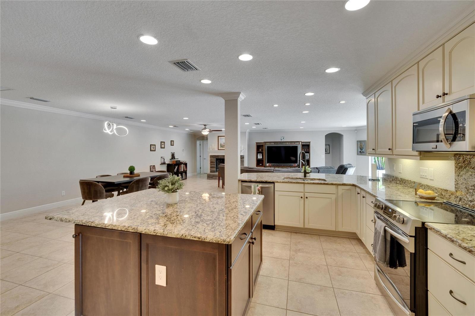 2714 LITTLE RD, VALRICO, FL, 33596