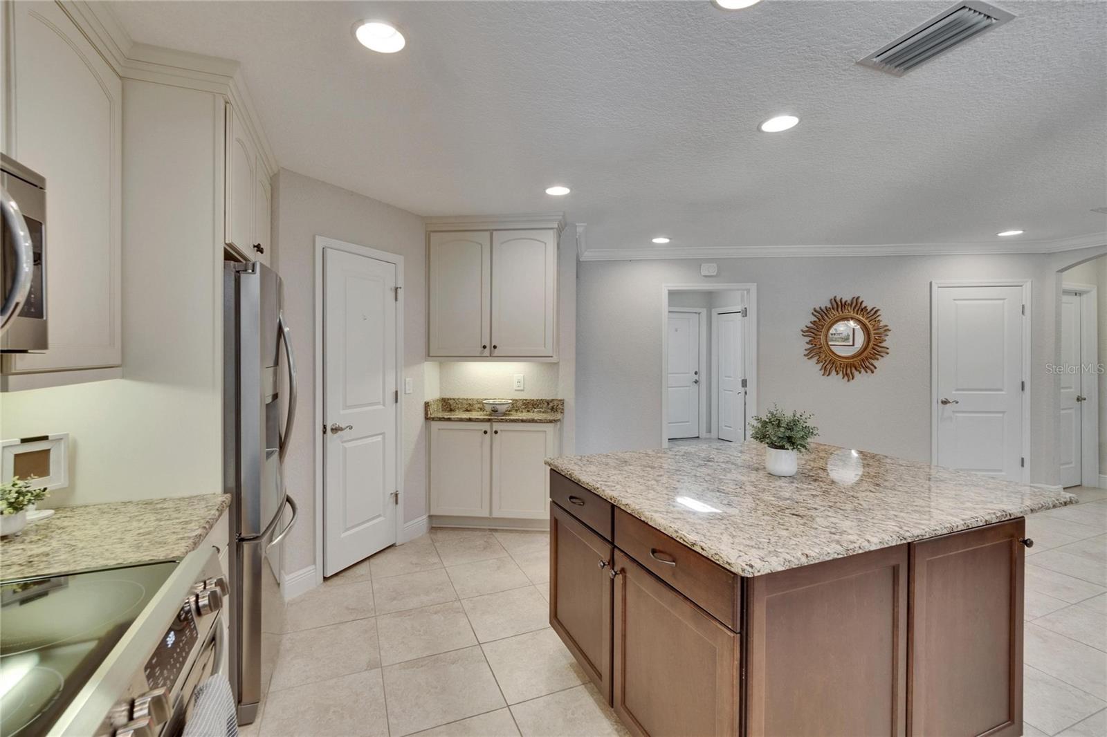 2714 LITTLE RD, VALRICO, FL, 33596