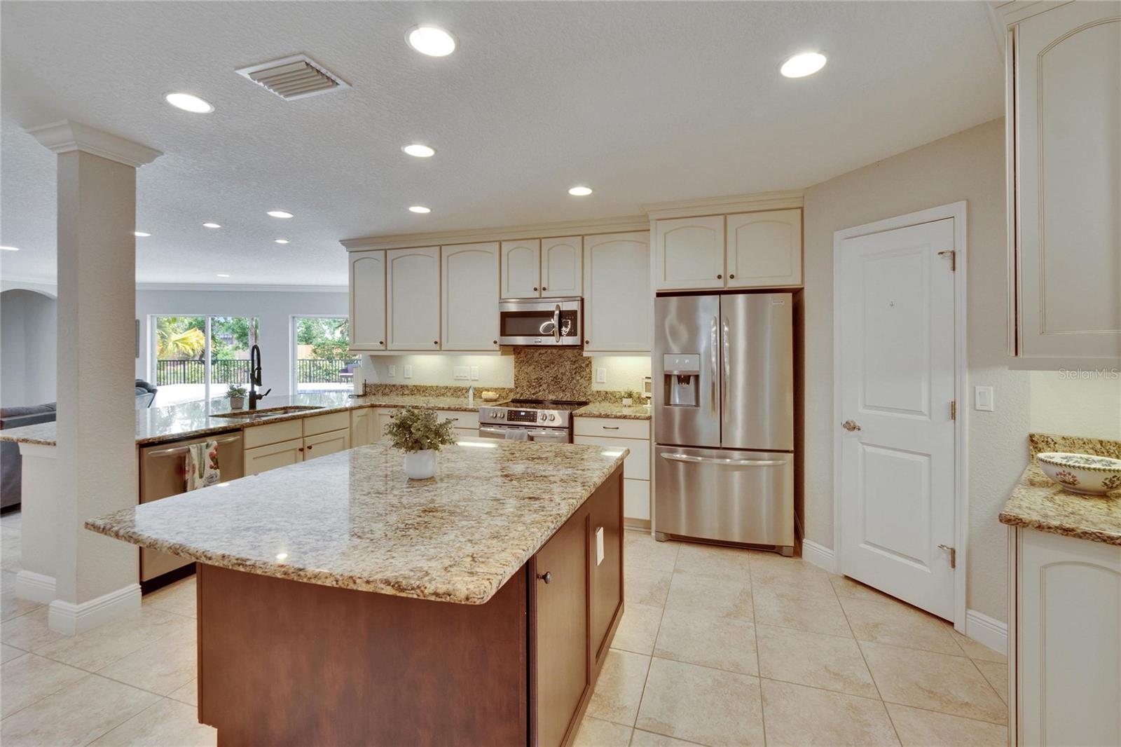 2714 LITTLE RD, VALRICO, FL, 33596