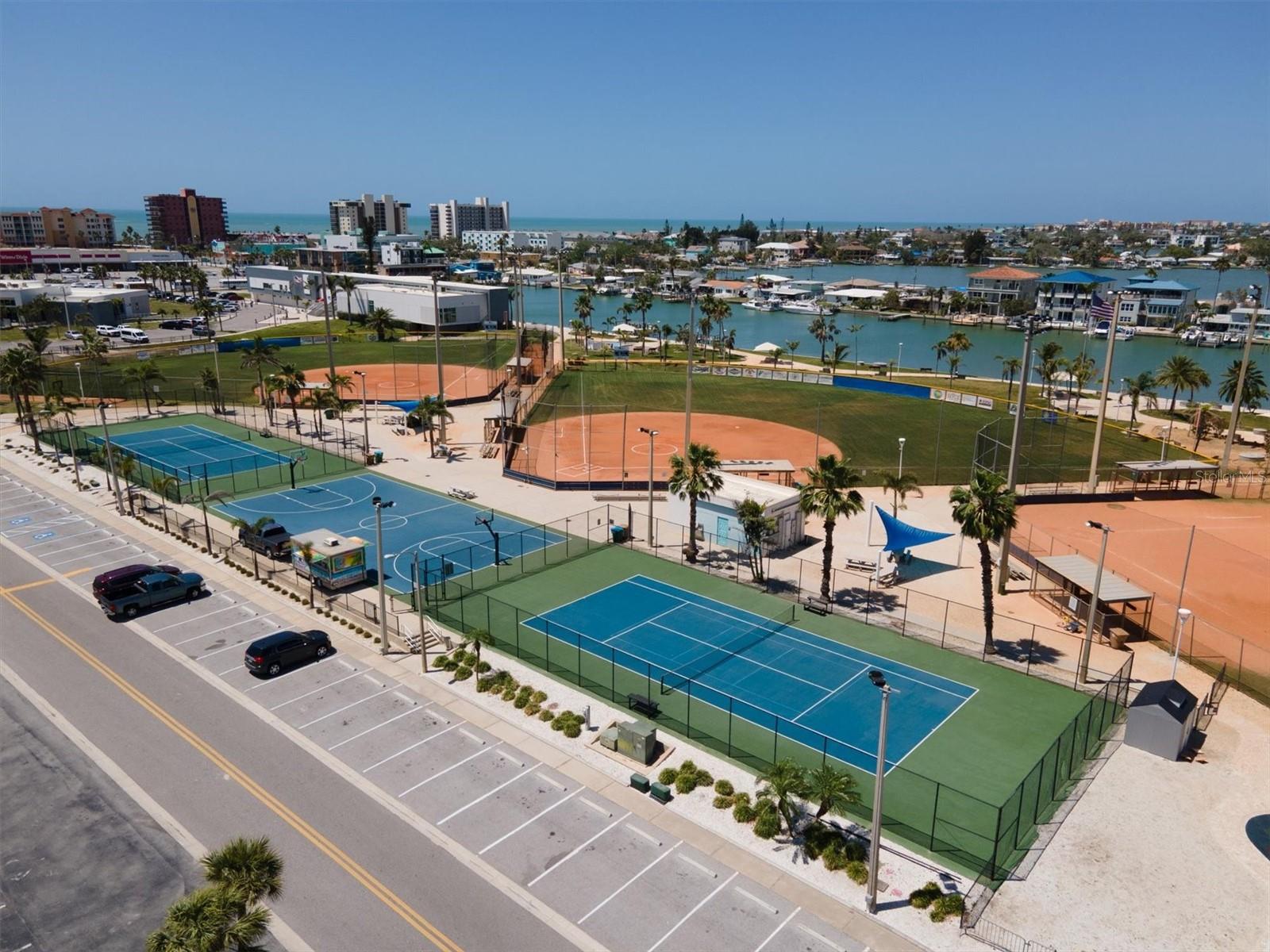 171 MEDALLION BLVD #F, MADEIRA BEACH, FL, 33708