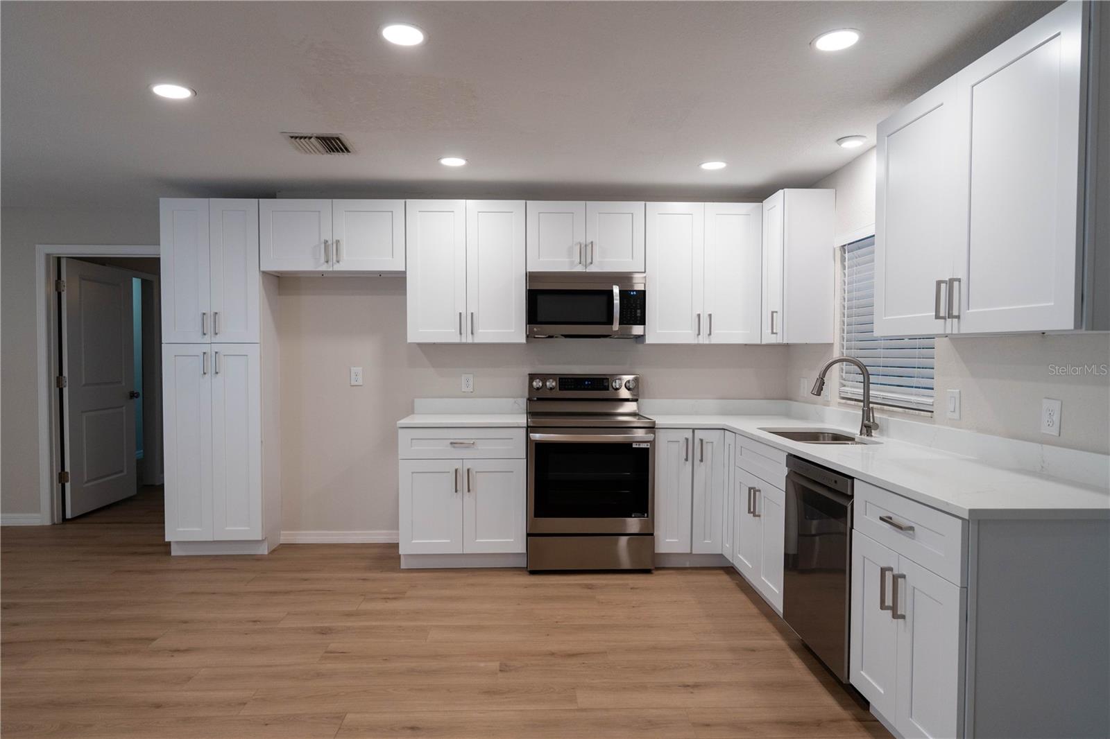 30542 HOYLAKE ST, SORRENTO, FL, 32776