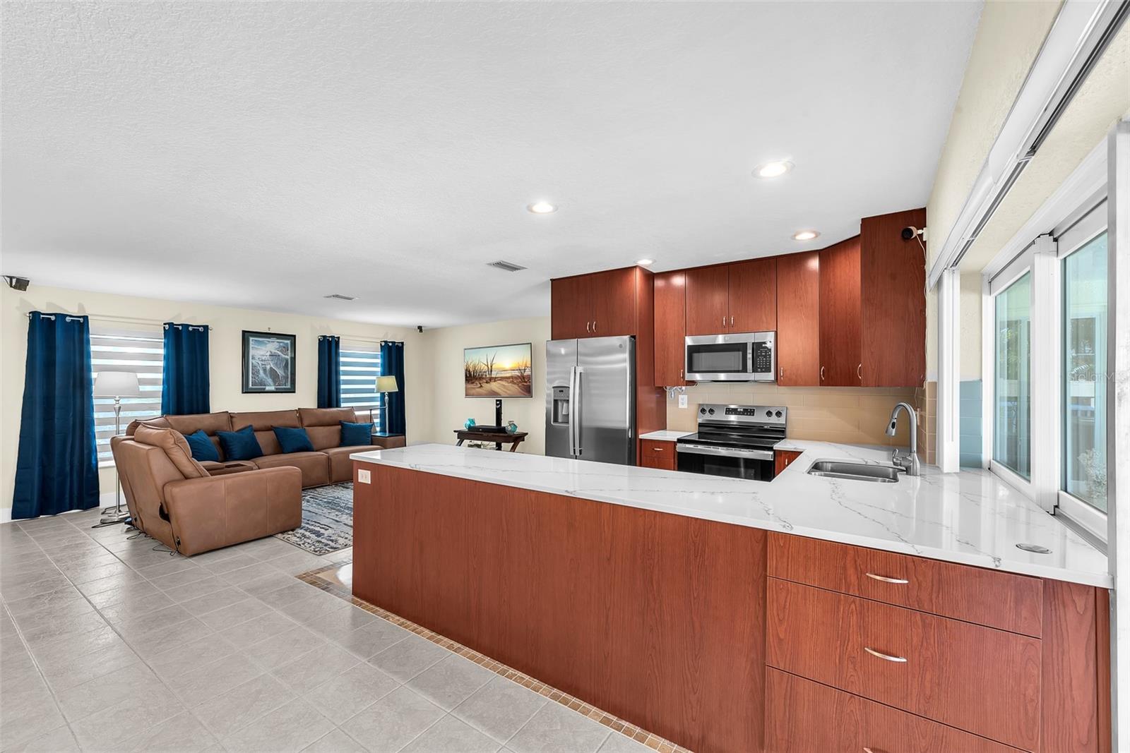 1012 SPINDLE PALM WAY, APOLLO BEACH, FL, 33572