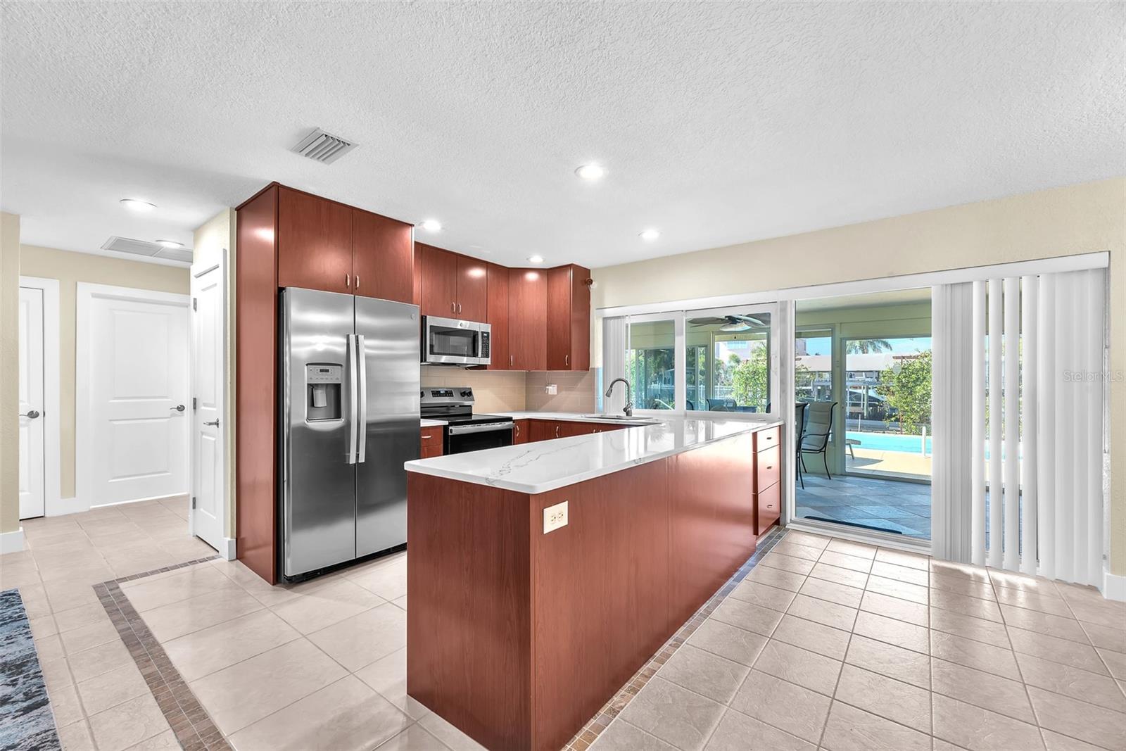 1012 SPINDLE PALM WAY, APOLLO BEACH, FL, 33572