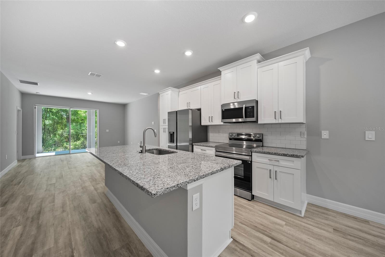 524 E AVONDALE DR, DUNNELLON, FL, 34434